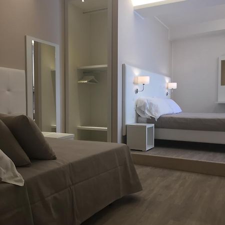 Hotel Ardea Riccione Bagian luar foto