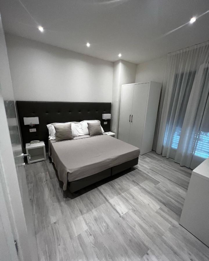 Hotel Ardea Riccione Bagian luar foto