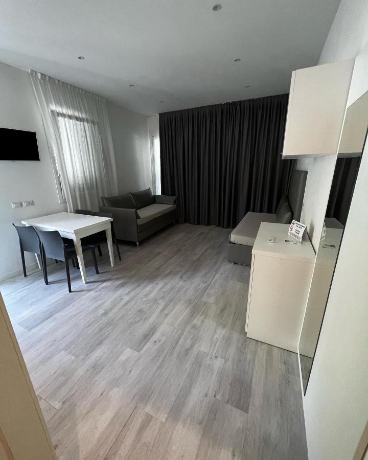 Hotel Ardea Riccione Bagian luar foto
