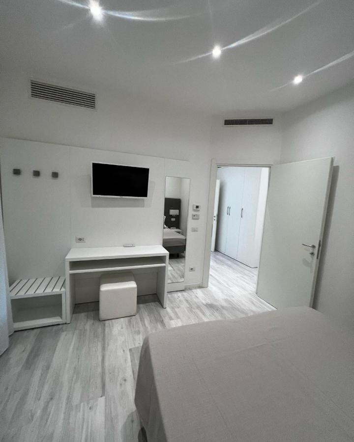 Hotel Ardea Riccione Bagian luar foto