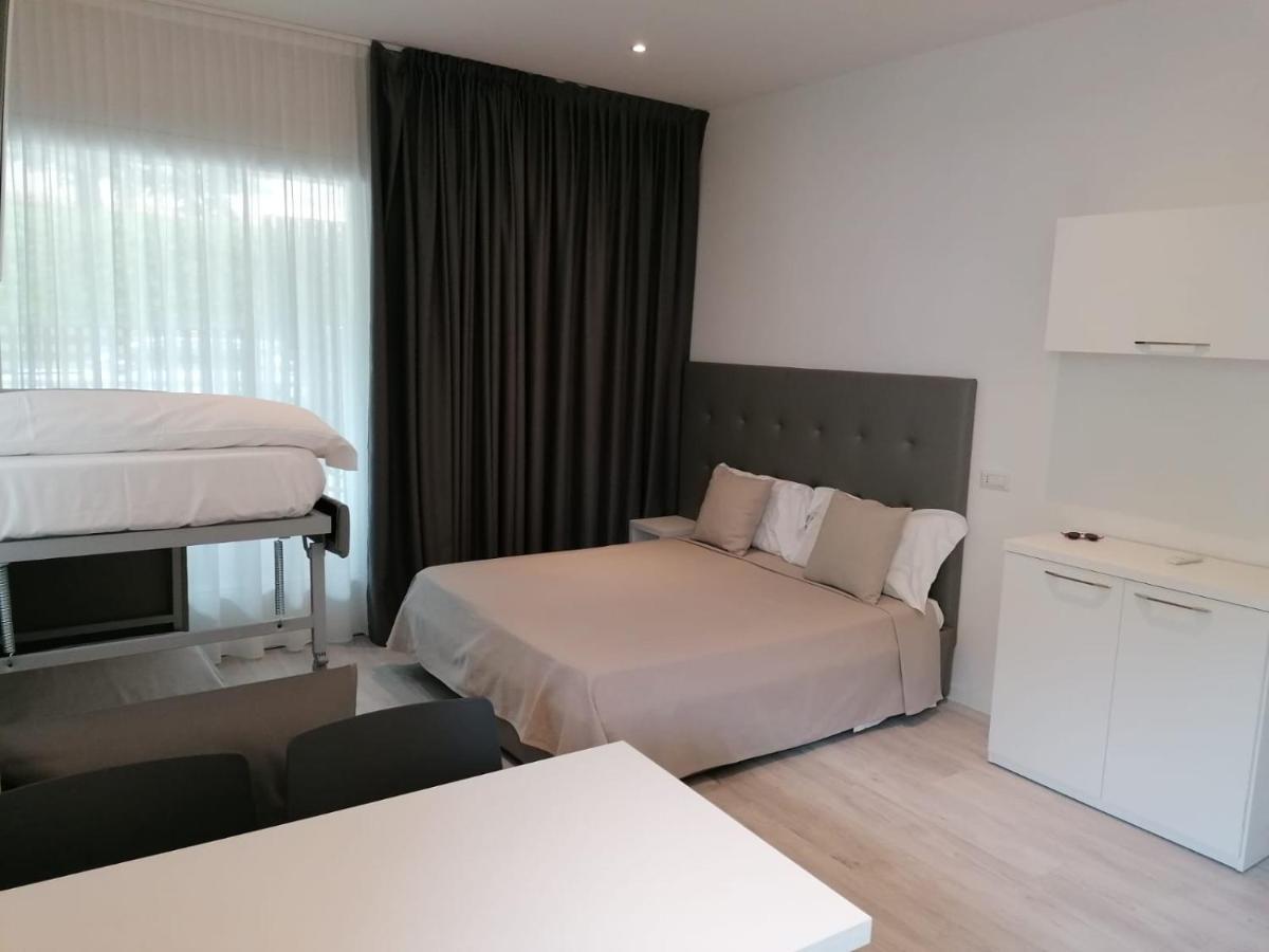 Hotel Ardea Riccione Bagian luar foto