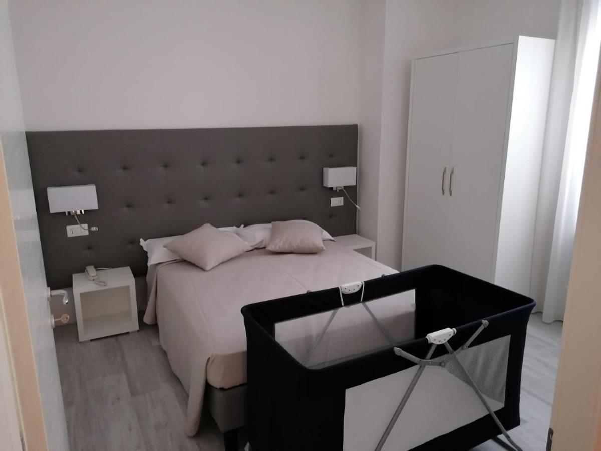 Hotel Ardea Riccione Bagian luar foto