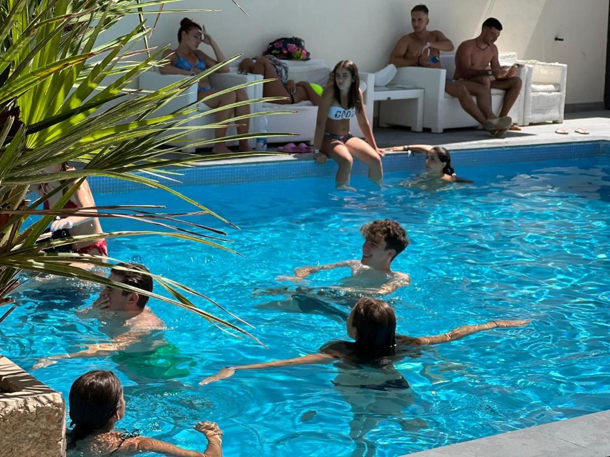 Hotel Ardea Riccione Bagian luar foto