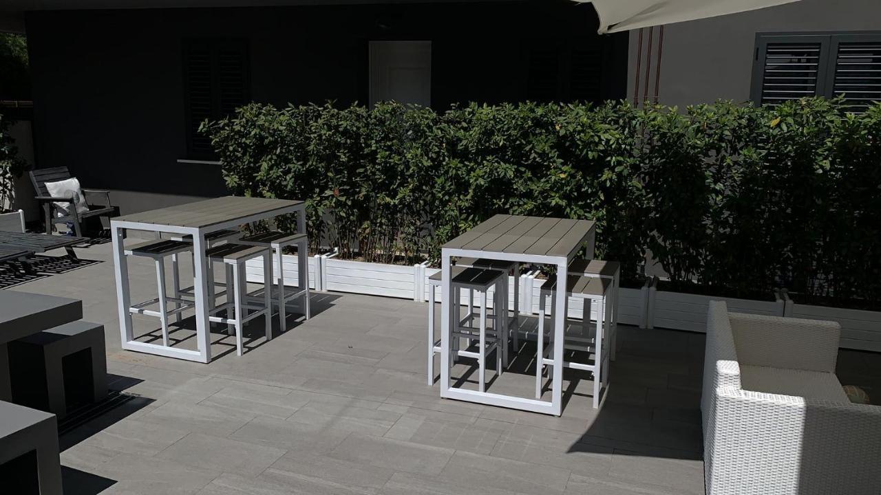 Hotel Ardea Riccione Bagian luar foto