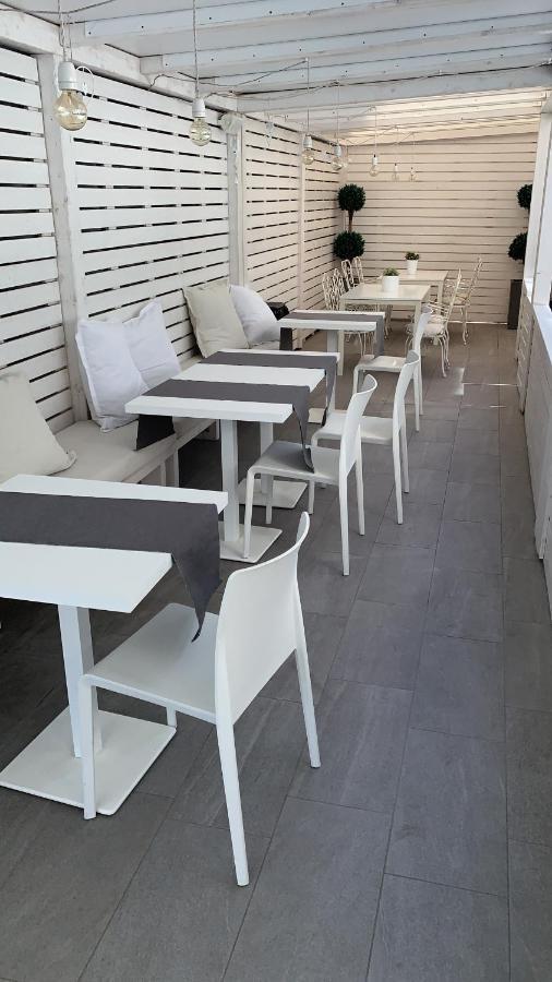 Hotel Ardea Riccione Bagian luar foto