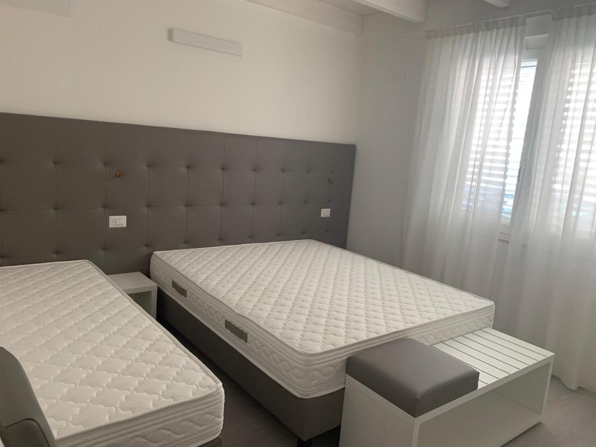 Hotel Ardea Riccione Bagian luar foto