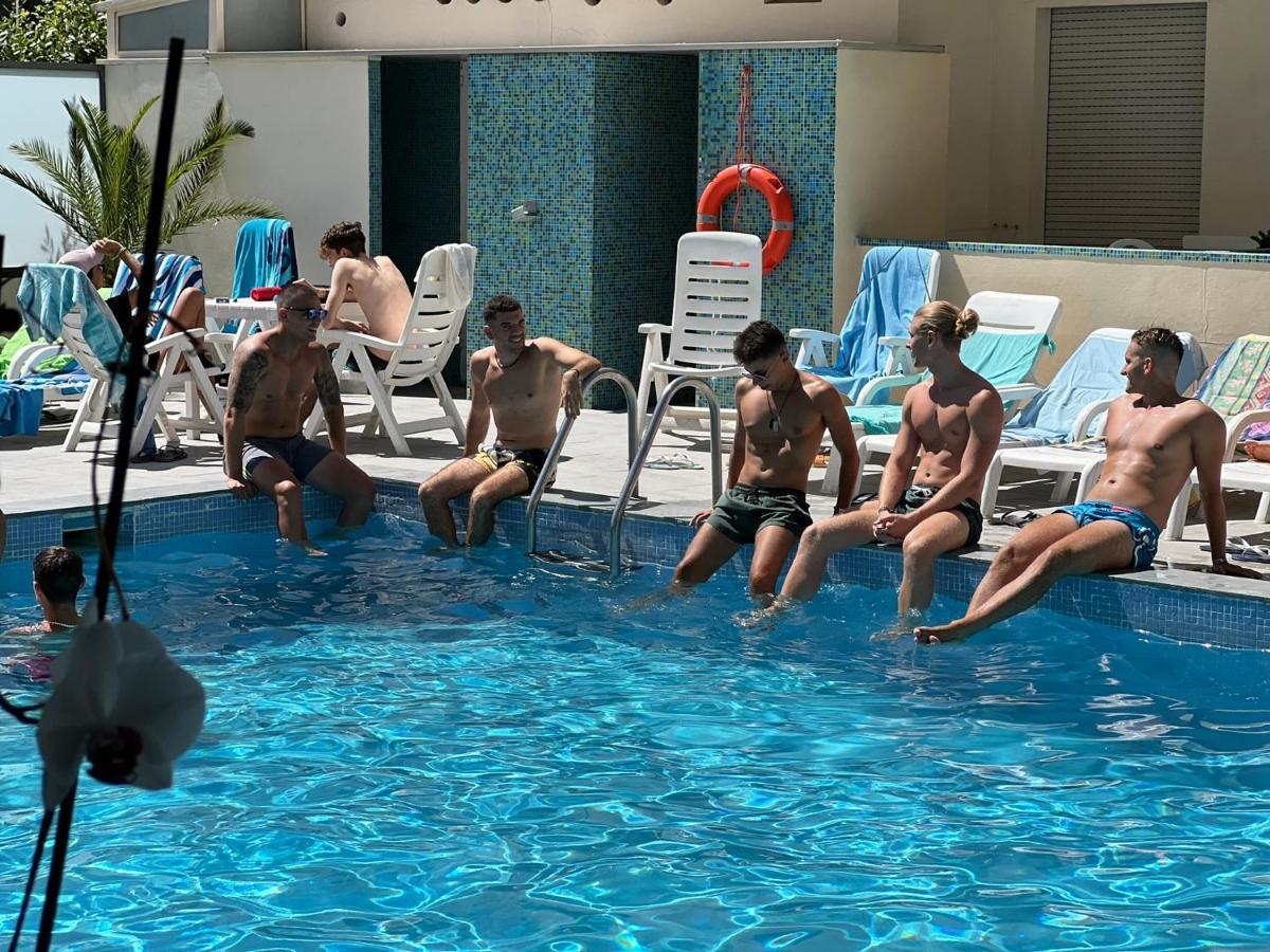 Hotel Ardea Riccione Bagian luar foto