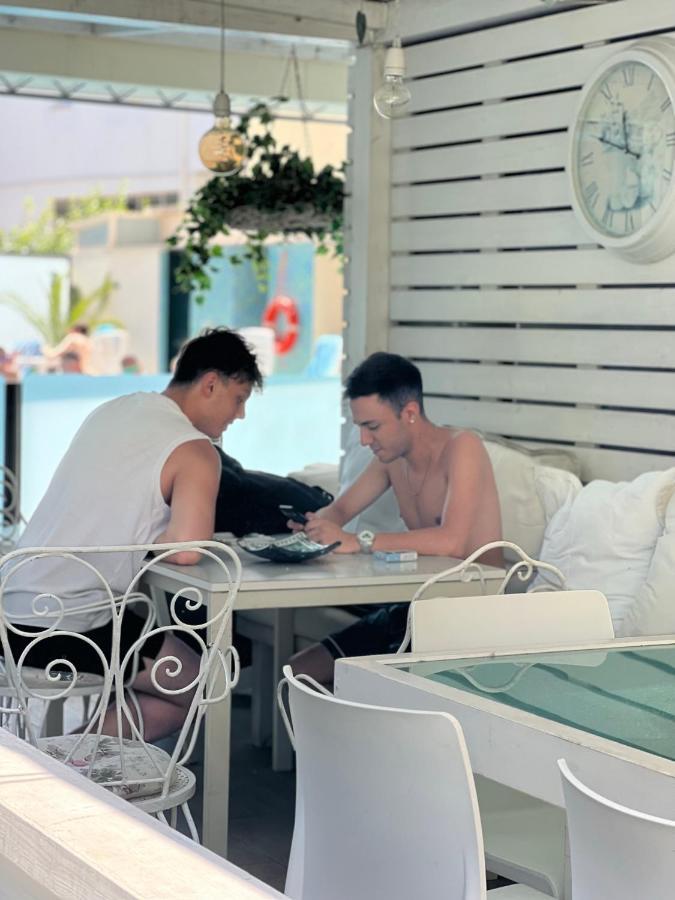 Hotel Ardea Riccione Bagian luar foto