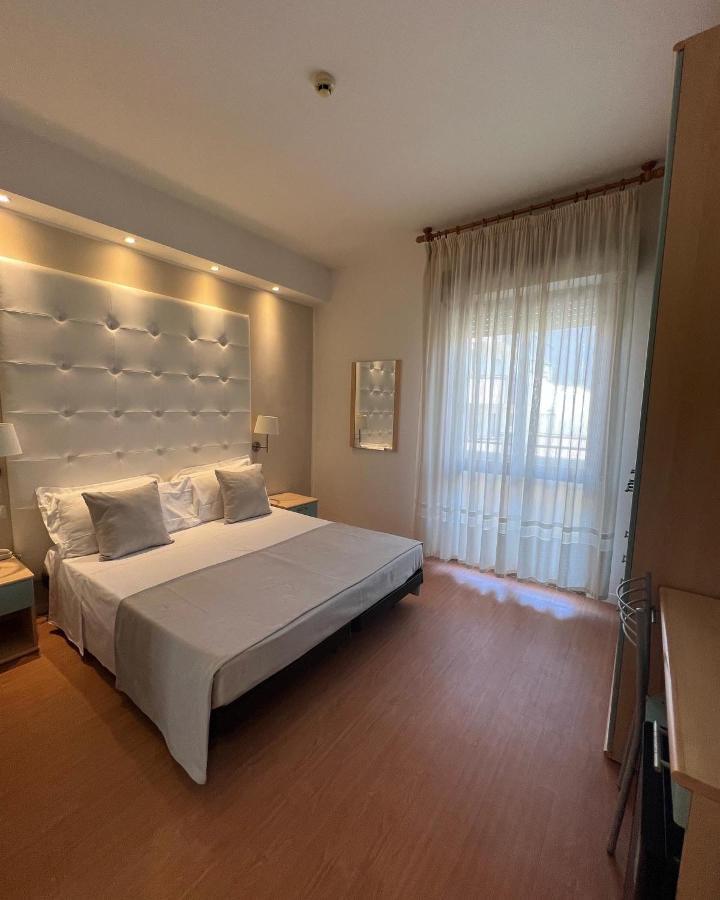 Hotel Ardea Riccione Bagian luar foto