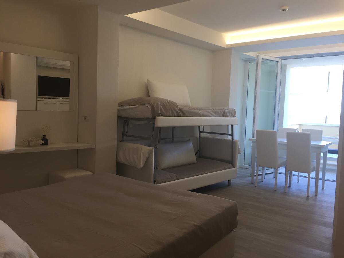 Hotel Ardea Riccione Bagian luar foto
